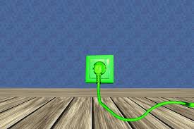 groene stekker en stopcontact